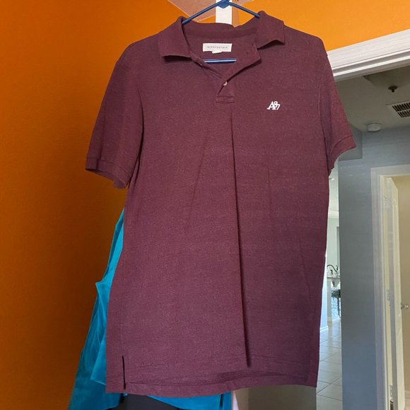 Casual/ dress shirt. Burgundy. - Picture 2 of 4